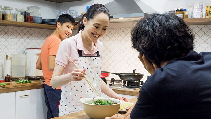 Pokud se chcete dozvědět všechno o pokrmu ramen, zajděte do kina na Bistro Ramen. A pak si samozřejmě dejte nudle s vývarem.