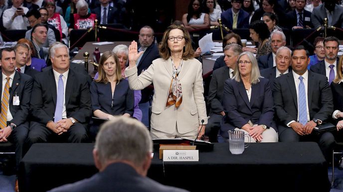 Gina Haspelová přísahá věrnost Spojeným státům