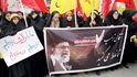 Za duchovním vůdcem Alím Chameneím stojí nejkonzervativnější obyvatelé