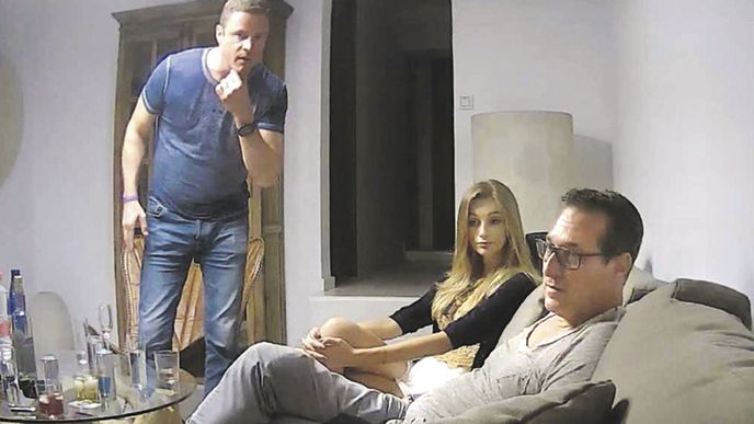 Rakouský vicepremiér Strache je pravý, ostatní jsou najatí herci