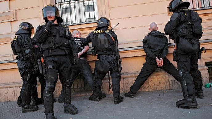PODEZŘELÝ ZADRŽEN Praha, policejní zásah proti extremistické demonstraci
