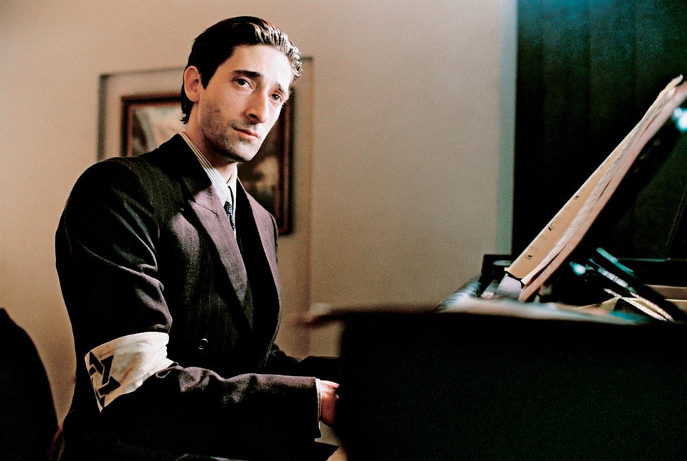 Film Pianista získal celkem tři Oscary – jednoho z nich také herec Adrien Brody. Kvůli roli Władysława Szpilmana údajně zhubl čtrnáct kilo.