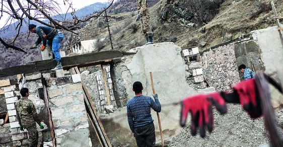 Jako z filmu: Jak si Arméni vypálili vlastní vesnici