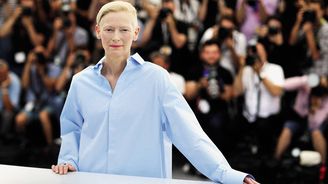 Tilda bez roušky: Netradiční portrét herečky Tildy Swintonové přímo z festivalu v Cannes