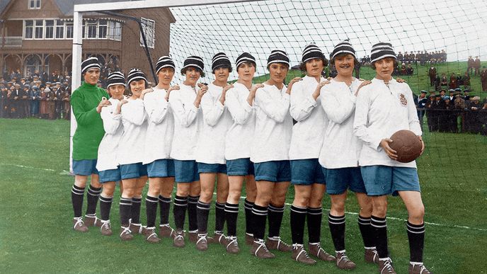 Roku 1917 byl ve městě Preston založen legendární tým, který se zásadně zapsal do historie ženského fotbalu – Dick, Kerr Ladies F.C.