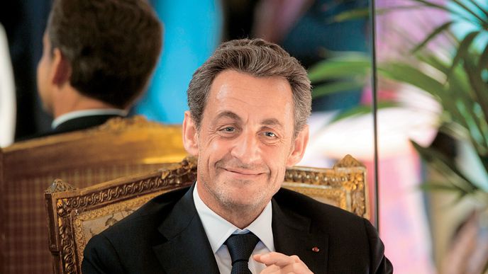 „Okolnosti mě možná donutí k návratu,“ naznačuje Sarkozy