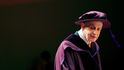 John Nash při přebírání čestného doktorátu na Městské univerzitě v Hongkongu