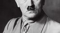 Adolf Hitler zažaloval novináře pro urážku na cti kvůli článku, v němž byl označen za mnichovského Mussolinka