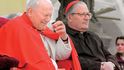 Kult Jana Pavla II. je podle autora knihy jednou z hlavních příčin,  proč se v Polsku o problému pedofilů nemluví