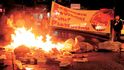 O co méně demonstrantů se v Ankaře sešlo, o to větší násilí tu panovalo 