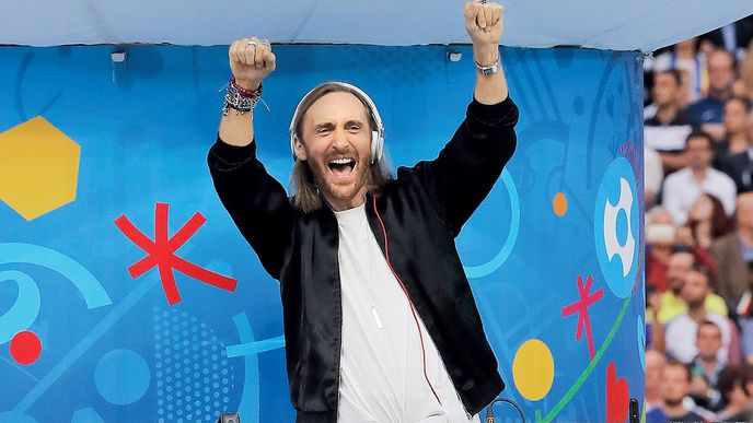 David Guetta, autor oficiální taneční skladby šampionátu, dost nudného kousku...