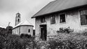 Kostel sv. Eliáše ve vesnici Lička Jesenica, kde kněz Stanislav Nasadil sloužil do svého zatčení 17. června 1941, a dům, v němž bydlel