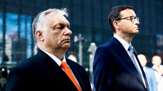 Maďarský premiér Viktor Orbán (vlevo) a polský premiér Mateusz Morawiecki. Kdysi přátelství, dnes spíše chlad.
