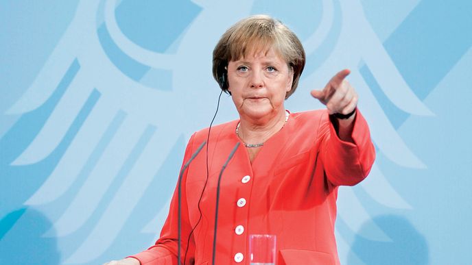 Merkelová svým chováním diskredituje pozici politického vůdce