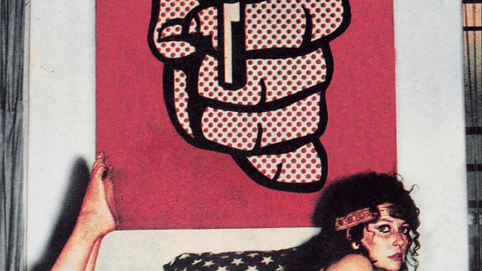 Ložnicí s pop-artovou grafikou Roye Lichtensteina prošel Půlnoční kovboj (1969) i řada dalších mužů.
