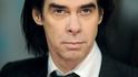 DO AERA NA CAVEA!  UŽ NA PODZIM! Nick Cave vymyslel kulišárnu a novou desku představí tak, že den před vydáním nechá po světě promítnout film, ve kterém zazní očekávané nové písničky. Uvidíme se v Aeru! Osmého září!