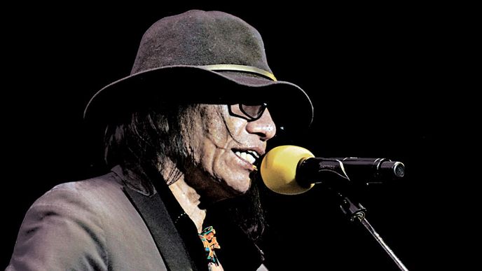 Sixto Rodriguez nezemřel, jeho hvězda dál stoupá vzhůru. Právě míří do Čech.