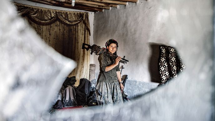 Ženy z kurdských jednotek YPj procházejí stejným výcvikem jako muži.