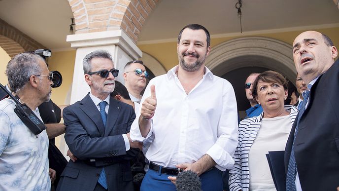 Hvězda italského ministra vnitra a lídra Ligy Mattea Salviniho stoupá