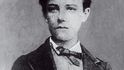 Arthur Rimbaud (zde jako sedmnáctiletý,  již hotový básník), autor veršů Sezóny v pekle nebo Iluminací, ovlivnil svým dílem dadaisty, symbolisty i surrealisty