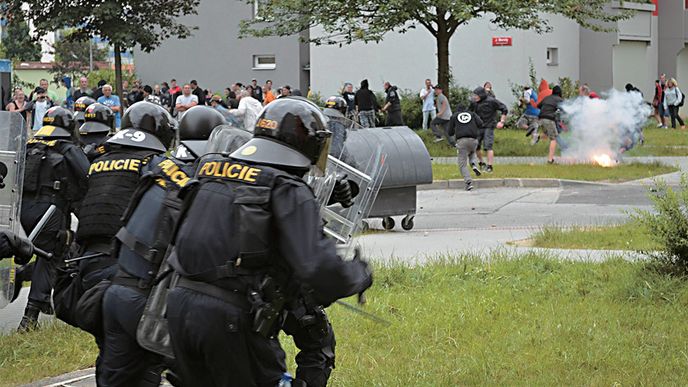 Demonstrace se zvrhla v pouliční válku jihoevropského typu