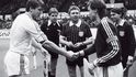 Milan Luhový se svým spoluhráčem z národního týmu Ivanem Haškem na charitativním zápase výběru československé ligy proti Spartě –  rok 1988