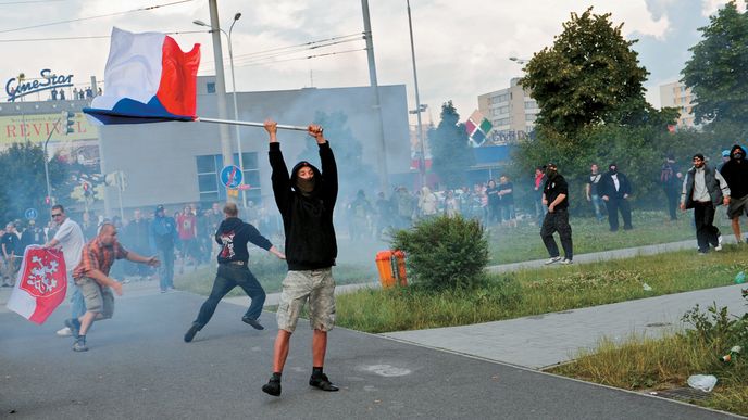 „Čechy Čechům!“   a „Cikáni do práce!“ znělo v Českých Budějovicích i na druhé demonstraci 