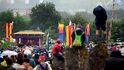 Rockový festival v Glastonbury na konci června přivítal neobvyklé hvězdy – dalajlamu  i členky Pussy Riot