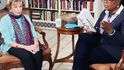 Edith Egerová při svém loňském rozhovoru s Oprah Winfreyovou, která její knihu Máme na vybranou doporučila ve svém knižním klubu – hlavně mladým lidem