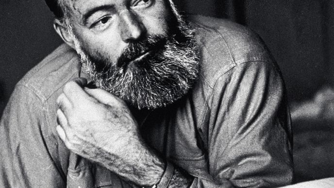 Ernest Hemingway na snímku z července 1944