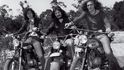Led Zeppelin se baví – Jimmy Page, John Bonham a Robert Plant na „motorkářské“ projížďce nedaleko Sydney