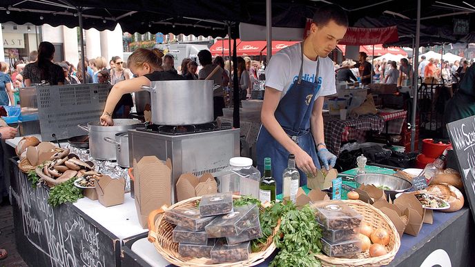 Pouliční jídlo je fenomén, který je třeba přijmout jako obohacení každodenního života i gastronomickou inspiraci