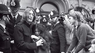 Yoko Ono slaví 90. narozeniny: Šílená Japonka, která uhranula Lennona a rozvrátila The Beatles