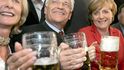 Angela Merkelová stojí v čele Německa od listopadu 2005 a po devíti letech, světe, div se, je na vrcholu popularity