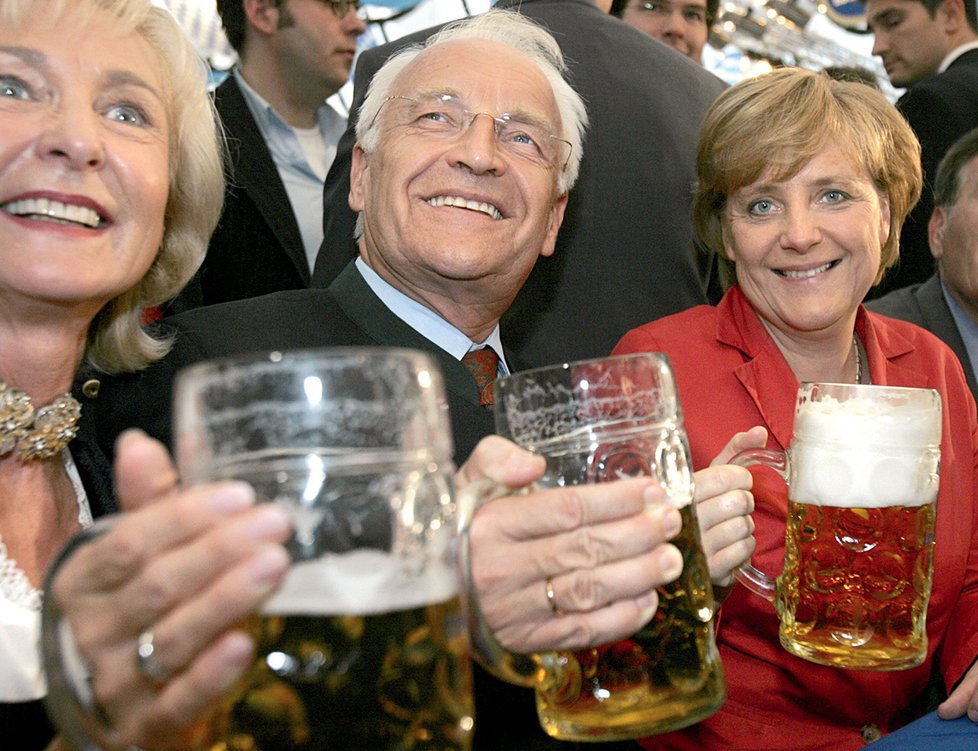 Angela Merkelová stojí v čele Německa od listopadu 2005 a po devíti letech, světe, div se, je na vrcholu popularity
