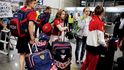 Ruští sportovci na letišti po příletu do Ria