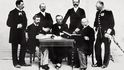 Organizační výbor olympijských her 1896: Guth stojí druhý zleva, pod ním sedí Coubertin (na rohu stolku)