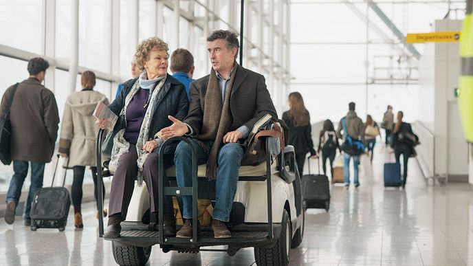 Philomena: spojte cynika z BBC (Steve Coogan) a ženu vychovanou v klášteře (Judi Denchová) a máte o zážitek postaráno. Teď vychází na DVD.