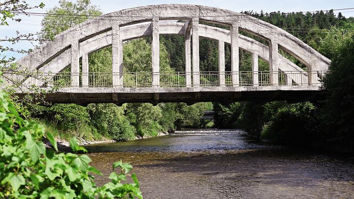 Nové Heřminovy; vesnice, která nesmí mít ani vlastní hřbitov