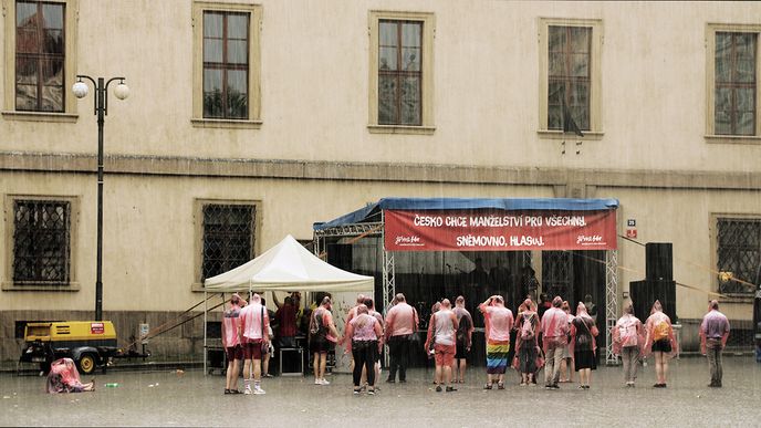 Zákon lásky mohl sklouznout k agitce, ale zůstává u věcné observace