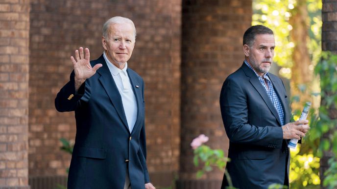 Joe Biden se svým soudně stíhaným synem Hunterem