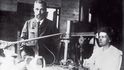 Maria Curie-Skłodowská dotlačila introvertního Pierra Curieho k doktorátu. Jejich rodina obdržela čtyři nobelovky.