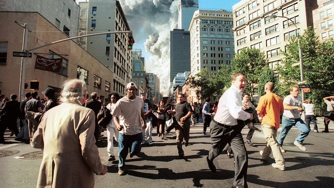 Nový román Thomase Pynchona se mimo jiné ptá, kdo stál za útokem na newyorské WTC