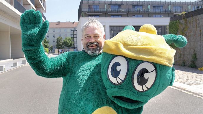 Jarda přijel kvůli pár minutám v kostýmu Zeleného Raoula do Prahy až z Ostravy.  A radost mu nevzalo ani tropické horko.