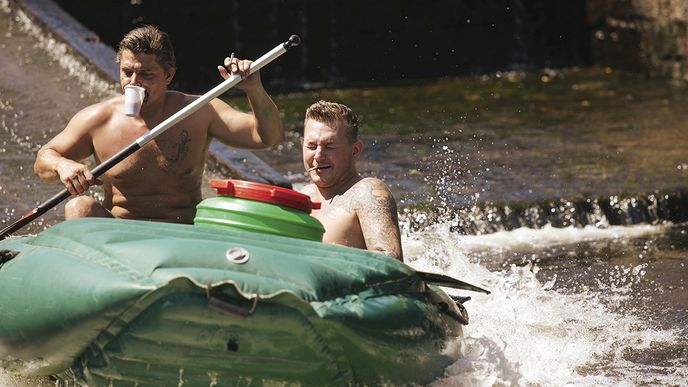 Všechny typy těl, co se na světě vyskytují, se slévají v jeden podivný útvar