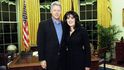 BILL CLINTON, MONICA LEWINSKÁ, VZOR 1997: Americký prezident Clinton měl devětkrát sex v Oválné pracovně se stážistkou Lewinskou. Clinton ale řekl, že to nebyl sex, protože se vždy jednalo „jen o felaci“.