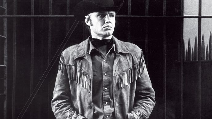 Dnes už klasický film Půlnoční kovboj získal celkem tři Oscary – toho za nejlepšího herce v hlavní roli však Jonu Voightovi vyfoukl John Wayne  (za western Maršál)