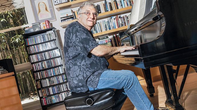 Randy Newman  ve své pracovně