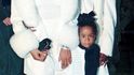 Whitney, manžel a rapper Bobby Brown a dcera Bobbi Kristina: nádherná rodina, už tehdy plná domácího násilí. Bobbi Kristina zemřela na následky užívání drog v roce 2015. Bylo jí 22 let.