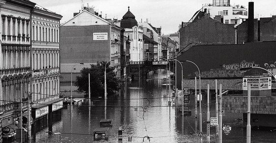 Dvacet let poté: Pětisetletá voda Prahu v roce 2002 poničila, ale i přispěla k jejímu rozvoji